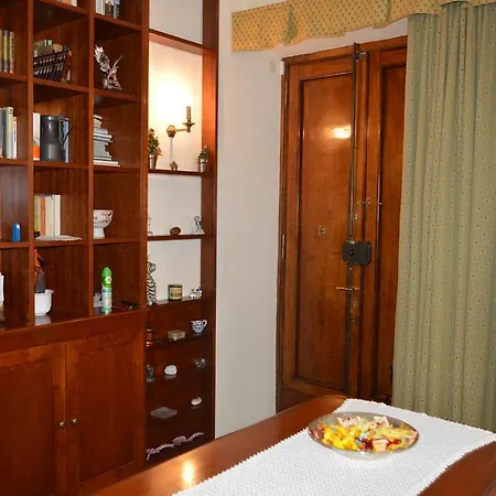 Apartment Gerani *